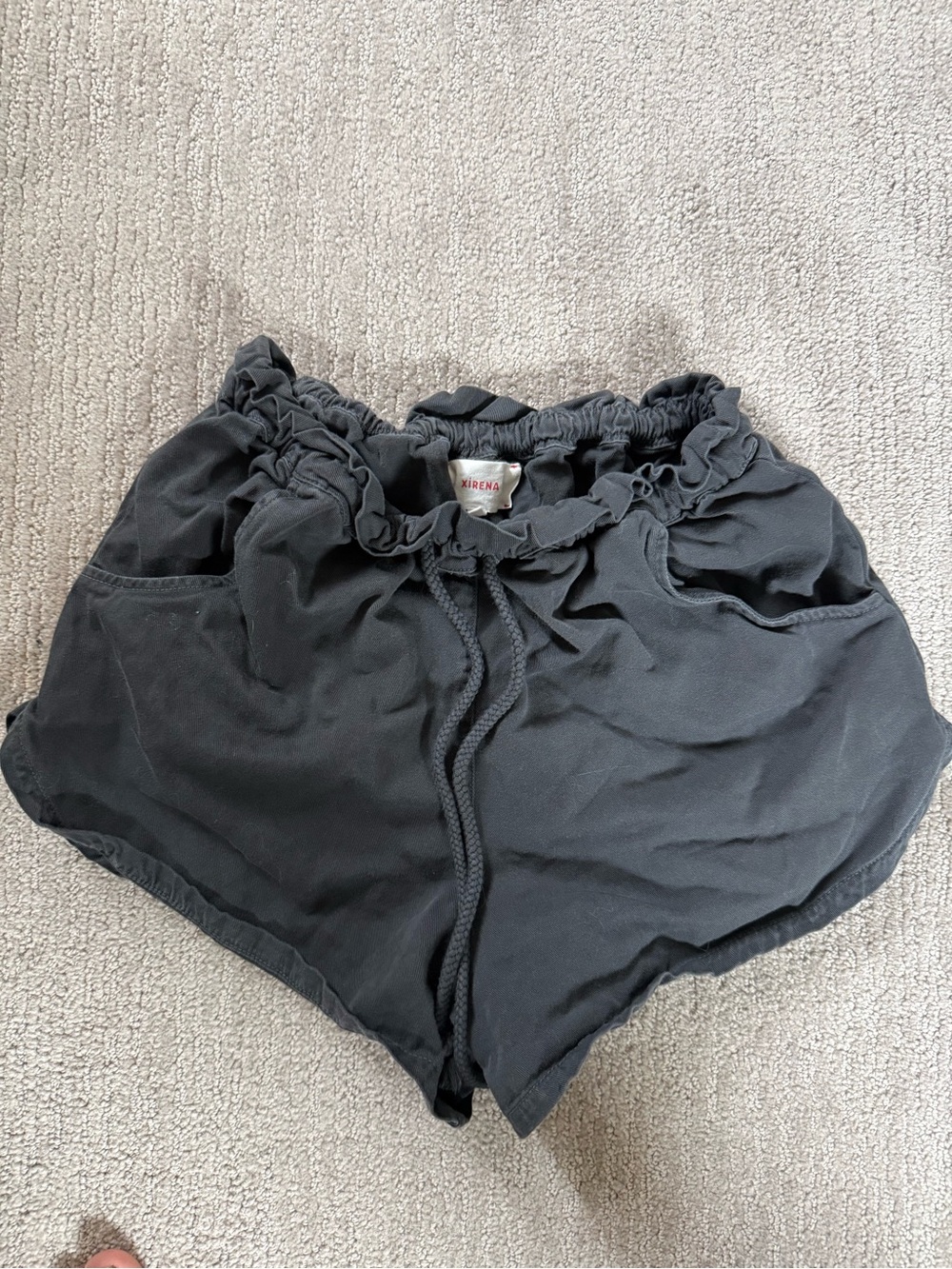 XiRENA Black Ruffle-Waist Women’s Shorts